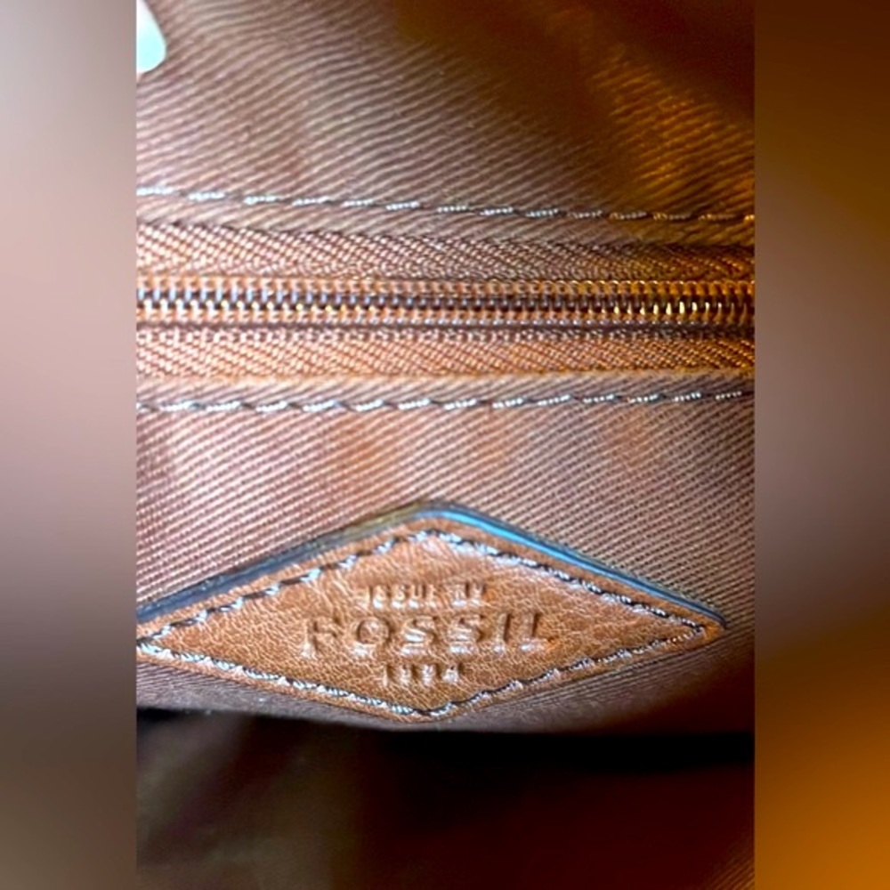 Fossil Crossbody - Picture 6 of 6